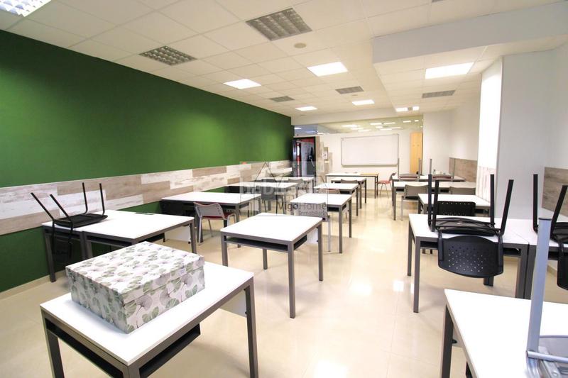 Foto 9bccf0d5-1522-4966-b8e5-39c0c5fbd8cd. Location local commercial dans Valadares - Beade Vigo