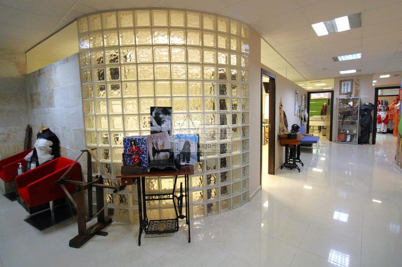 Foto c39eeb92-47db-422b-9682-7c4d2c4b162e. Location local commercial dans Valadares - Beade Vigo