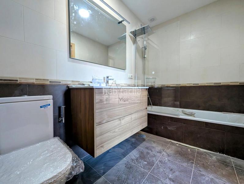 Foto 158c4e9a-ce32-48a1-a926-c59ae03c84a0. Semi detached house with heating parking in Teis Vigo