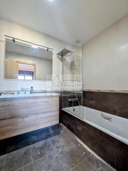 Foto 511c9631-ca33-43d3-86fb-35ee5a4b66d9. Semi detached house with heating parking in Teis Vigo