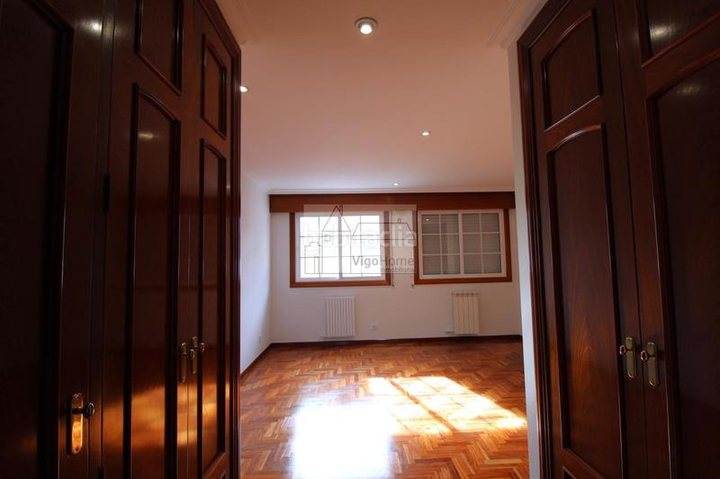 Foto 682c900d-dd99-461c-b009-185455d7e06c. Piso en garcia barbon 48 en Centro - Areal Vigo