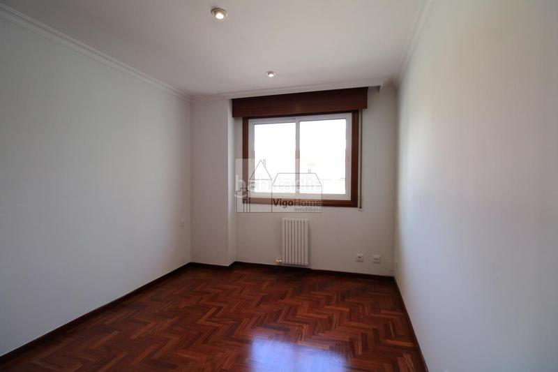 Foto eb8bbf4a-05b2-49ff-8b58-ae34596721b9. Piso en garcia barbon 48 en Centro - Areal Vigo