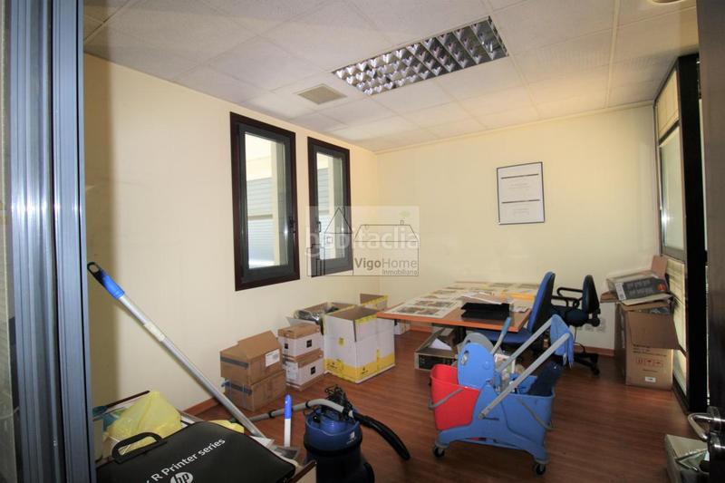 Foto 1feebb47-7598-4eb3-a8cf-be4e75b62c7a. Rent office space with heating parking in Lavadores Vigo