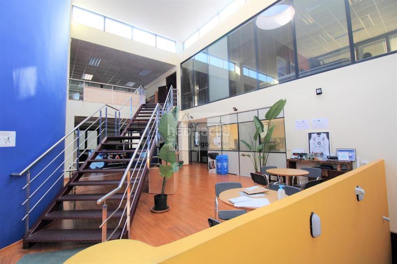 Foto d14887db-f04e-434e-870a-2244f28d438c. Rent office space with heating parking in Lavadores Vigo