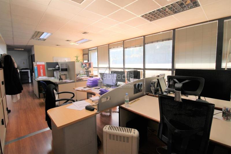 Foto f840bb71-ef68-46f5-97d5-176ef74d0e4b. Rent office space with heating parking in Lavadores Vigo