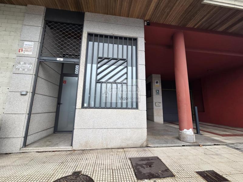 Foto 561fff40-b8e9-4520-b53c-4b6f4a3d0bec. Locale commerciale in pereiro 66 in Sardoma - Castrelos Vigo