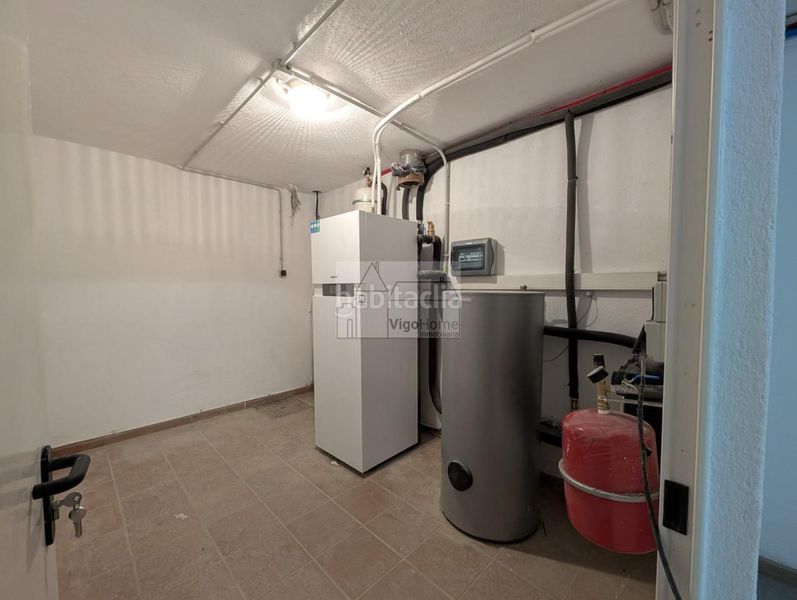 Foto 06bbb9b0-baed-4130-88b8-6aa998b3535d. Casa adossada amb calefacció aparcament a Teis Vigo