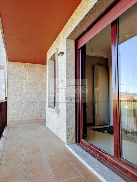 Foto 88532fdd-7a60-4e15-b688-9d77322ac069. Casa adossada amb calefacció aparcament a Teis Vigo