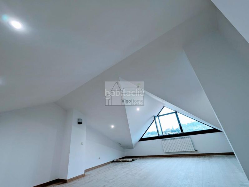 Foto 8d91ec18-3806-4cf7-8737-4daa6f13c1f7. Casa adossada amb calefacció aparcament a Teis Vigo