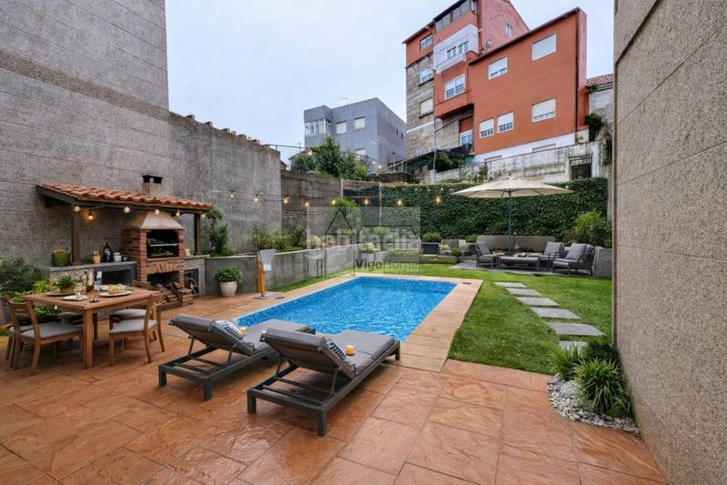 Foto 8e7e2a83-9915-4d6b-89a7-1e70e5a9a312. Casa adossada amb calefacció aparcament a Teis Vigo