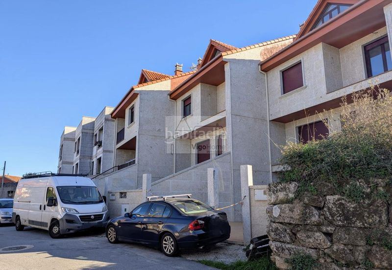Foto b123ac1c-9bf0-4501-9107-663051acb5f4. Casa adossada amb calefacció aparcament a Teis Vigo