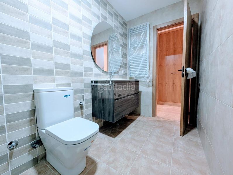 Foto cb1441b3-1728-4ebb-b4eb-e590fb2bc41a. Casa adossada amb calefacció aparcament a Teis Vigo