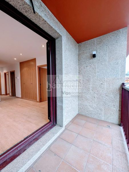 Foto e05e3f09-1e9d-4dd3-b14e-12c44086f42f. Casa adossada amb calefacció aparcament a Teis Vigo