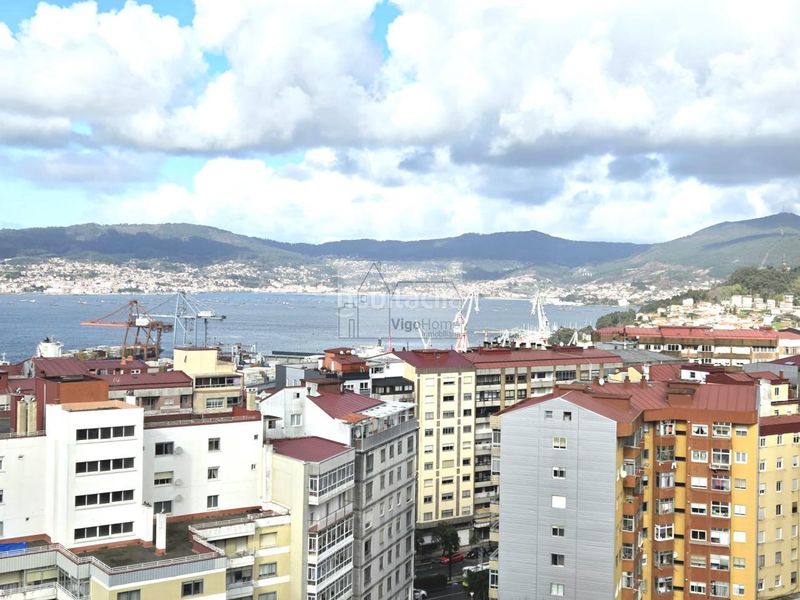 Foto caca6965-641f-4990-8699-54ea28e8955c. Pis amb aparcament a travesía de Vigo - san xoán Vigo