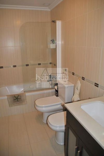 Foto 5781d6cc-1d33-46e0-be7c-ef5b3fdba660. Casa amb calefacció aparcament a Darbo Cangas