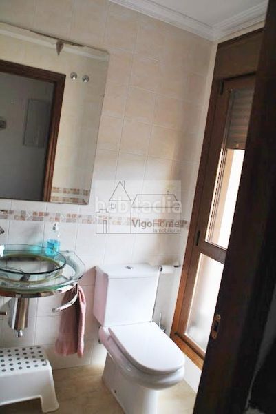 Foto c808fc28-0a0f-43ba-bb53-e536219b29ab. Casa amb calefacció aparcament a Darbo Cangas