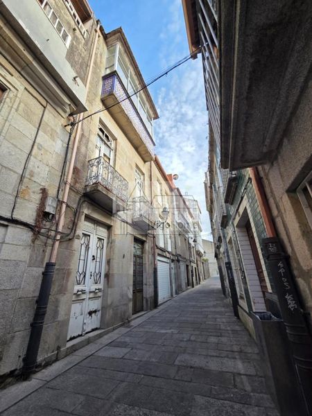 Foto ab10d621-fe47-4183-ac69-40b34af066f5. Edificio in Baiona