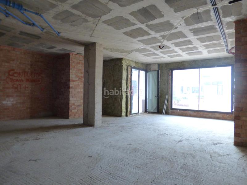 Foto ccf43838-a14a-4a61-b140-a390e32fd050. Alquiler local comercial local a la nova plaça del tint en Sant Pol de Mar