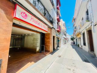 Location Local commercial  Carrer nou. Local comercial situat al centre de sant pol.