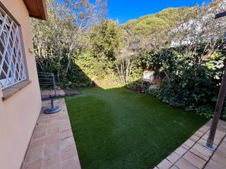 Doppelhaus  Carrer 11 de setembre. Casa aparellada als garrofers