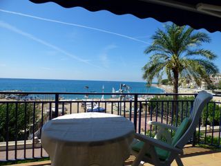 Rent Flat  Avinguda doctor furest. Primeríssima línia de mar