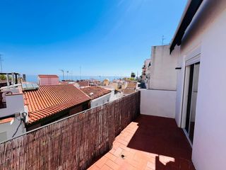 Rent Penthouse  Carrer manzanillo. Sant pol de mar, centre poble i amb vistes!
