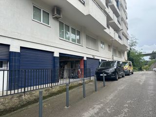 Business premise  Carrer jacint verdaguer. Local al centre del poble
