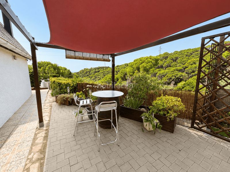 Foto b381fa6f-84e0-42f0-9030-8f8b3d7a2fd4. Casa amb xemeneia calefacció aparcament a Sant Cebrià de Vallalta