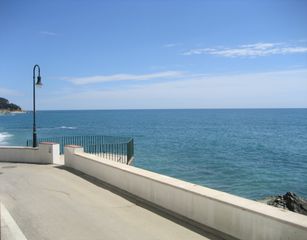 Location Rez-de-chaussée  Avinguda doctor furest. Primeríssima línia de mar