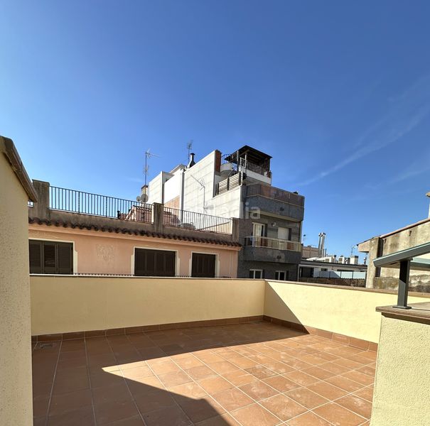 Foto 10fdd75f-21af-4202-875f-a4b472660004. Affitto duplex con riscaldamento in Calella