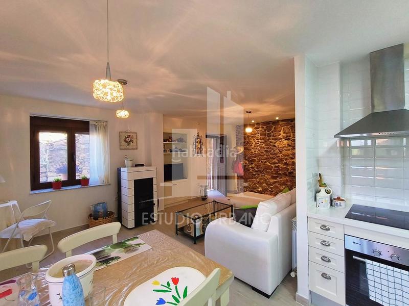 Foto 11c4f1e7-e302-4bb2-b9f1-a9e902f00ab9. Haus mit heizung in Masueco