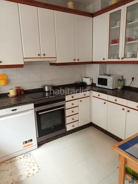 Foto cc611a9b-c5c1-4d9c-845b-fce3a2a60879. Casa amb calefacció aparcament a Castiñeiriño - Cruceiro de Sar Santiago de Compostela