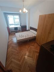 Lloguer Pis  Rúa de santiago de chile. Piso en alquiler muy luminoso de 4 habitaciones, 2 baños y céntr