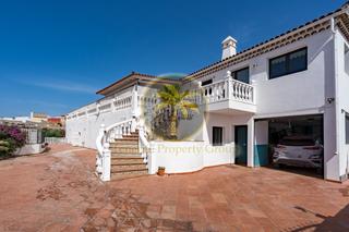 Maison  Calle mencey. Amplia y luminosa casa unifamiliar de 5 dormitorios y apartament