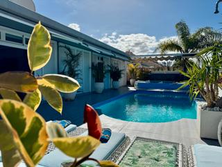Maison en Playa de Faab. Villa independiente de 4 dormitorios en venta en el madroal, co