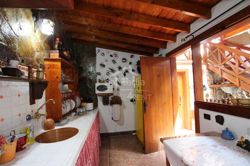 Foto c6ffa7d1-2e8a-4f28-b3d1-b9821cd20168. Masia amb aparcament a Tamaimo - Arguayo Santiago del Teide