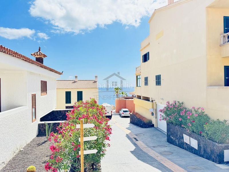 Foto 0af5a831-3a2a-4d33-9a48-5f087bc3a63e. Casa amb aparcament a Costa del Silencio Arona