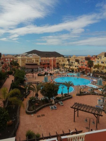 Foto b144e734-1dc1-4a21-9978-709595874fb1. Pis amb piscina a Los Cristianos Arona