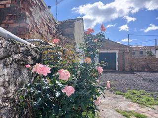 Casa a Navafría. Estupenda casa en navafria segovia con amplia parcela