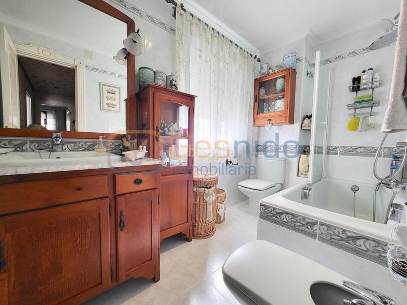 Foto c54f4835-d646-4b19-83b7-cab26edcea87. Maison jumelée avec chauffage parking dans Sector Plaza de Toros Segovia