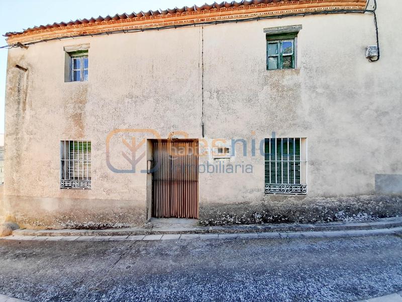 Foto f8f275ea-c8d8-4aec-ba7d-08a600a028d6. Casa  a reformar con patio en torredondo en Área Rural Segovia