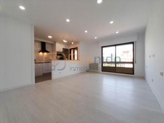 Appartement à San Cristóbal De Segovia. Piso reformado en san cristóbal de segovia con 3 dormitorios, pa