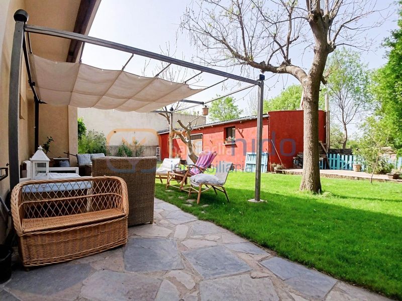 Foto 003ac42b-ca28-4d5d-bb04-21ede4c5ec52. Chalet  individual segovia de 6 dormitorios, 3 baños y amplio jardín en Basardilla