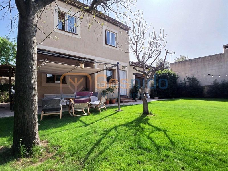 Foto 006f53d9-67f1-4f42-9981-d3d7a00e1510. Chalet  individual segovia de 6 dormitorios, 3 baños y amplio jardín en Basardilla