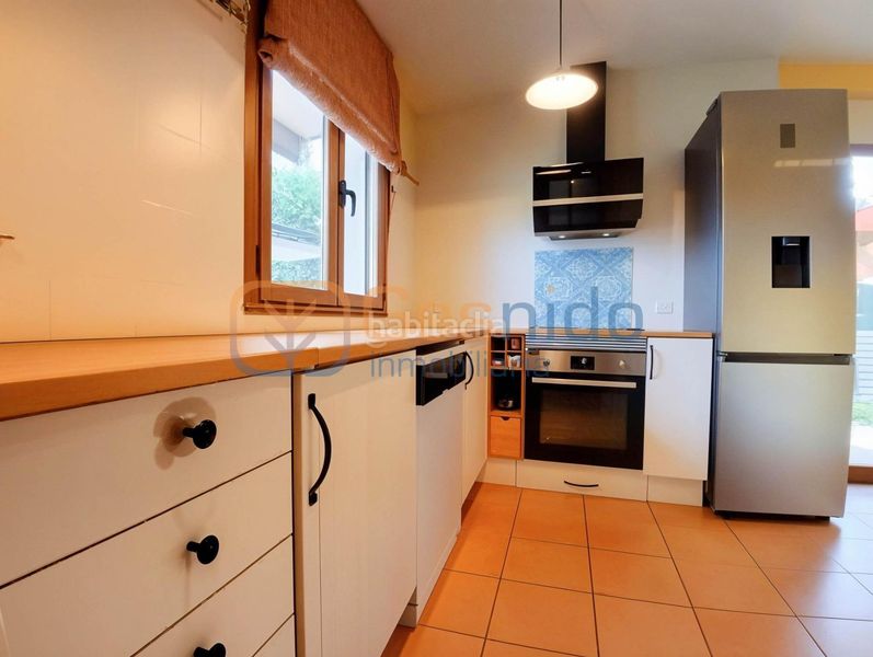 Foto 3636aab0-2392-4f0e-a72e-afe43a477240. Chalet  individual segovia de 6 dormitorios, 3 baños y amplio jardín en Basardilla