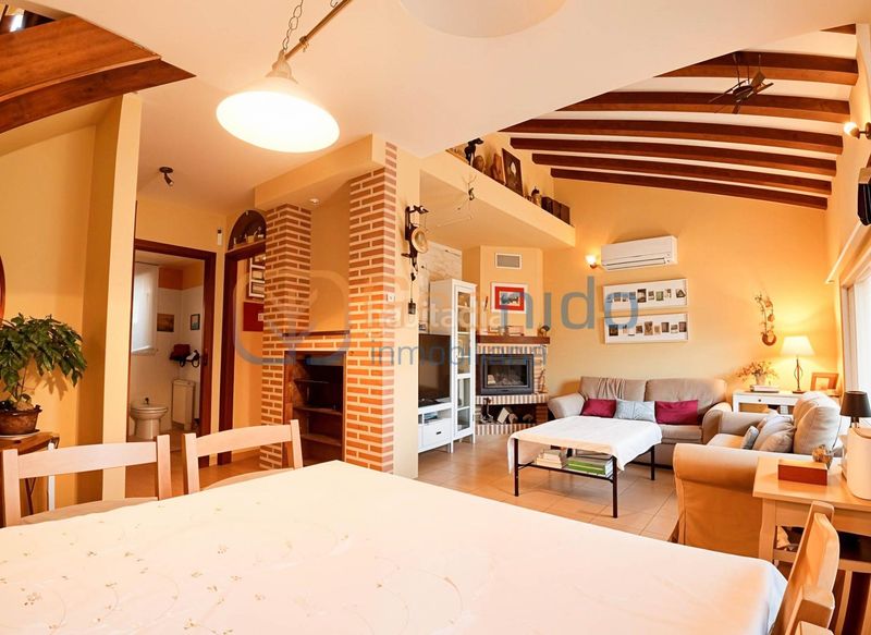 Foto 9f8bf8c0-9994-4932-a9dc-1e1779269cdb. Chalet  individual segovia de 6 dormitorios, 3 baños y amplio jardín en Basardilla
