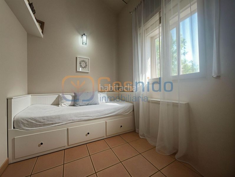 Foto a4d5cc7c-c31a-400a-8d8d-8d7a4e989004. Chalet  individual segovia de 6 dormitorios, 3 baños y amplio jardín en Basardilla