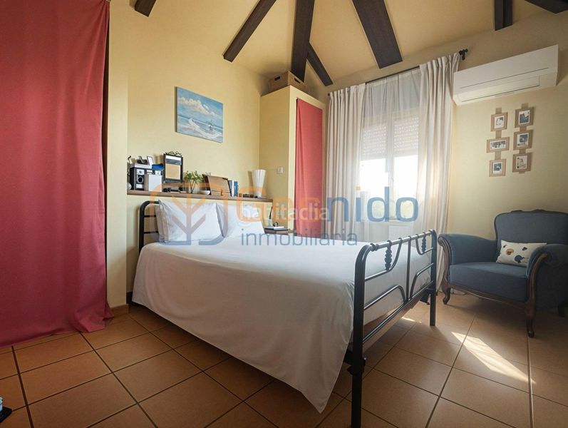Foto b8f127d5-1294-449b-9227-6822a769dd2e. Chalet  individual segovia de 6 dormitorios, 3 baños y amplio jardín en Basardilla