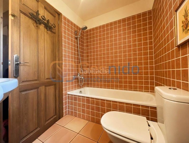 Foto d22f4f81-e741-4e49-afcb-ba8857085d71. Chalet  individual segovia de 6 dormitorios, 3 baños y amplio jardín en Basardilla