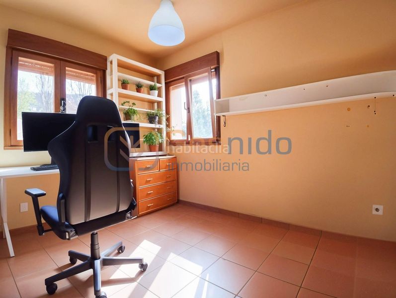 Foto e8e2f265-d935-46d5-b87c-e906bd40c201. Chalet  individual segovia de 6 dormitorios, 3 baños y amplio jardín en Basardilla